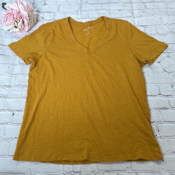 Universal Thread Yellow Basic SS T-Shirt - Picture 3 of 5